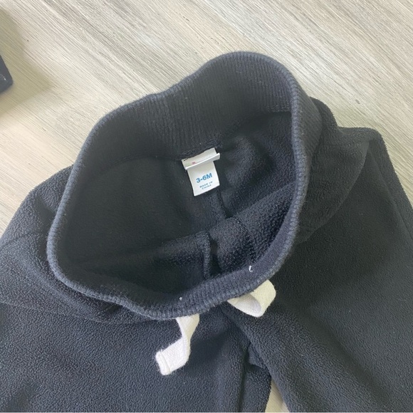 Long Sleeve Striped Onesie Black & White, with Black Pants Size 3-6 mos - Picture 9 of 10